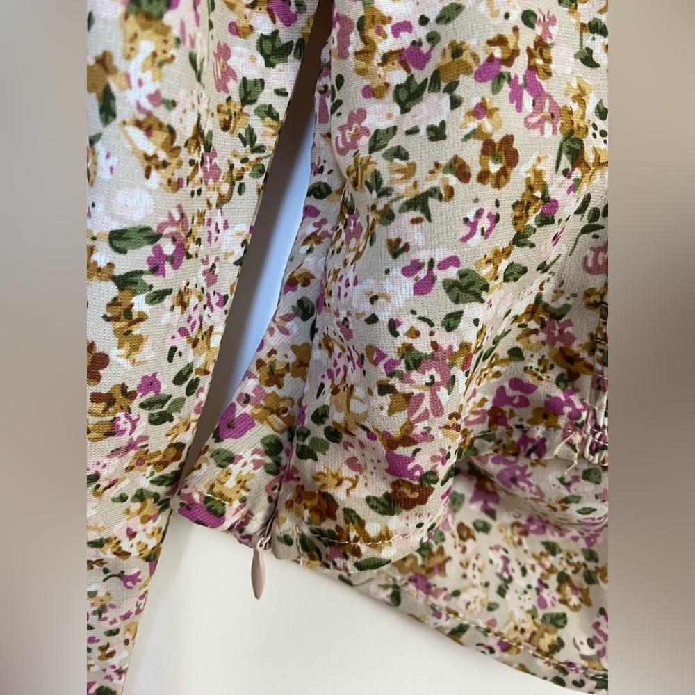 ASTR the Label Floral Ruched Sweetheart Neck Top - Picture 12 of 14